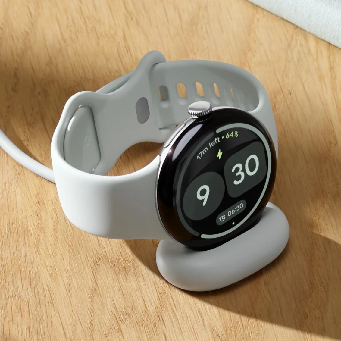 Google Pixel Watch 5 — До 40 часов работы. 15 часов — за 15 минут зарядки